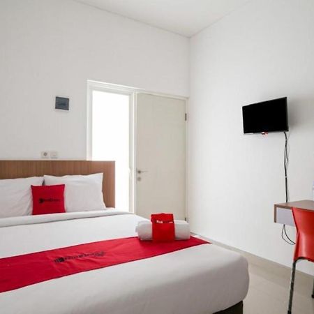 Hostel Reddoorz Syariah Near Lapangan Pancasila Simpang Lima Semarang Exterior foto