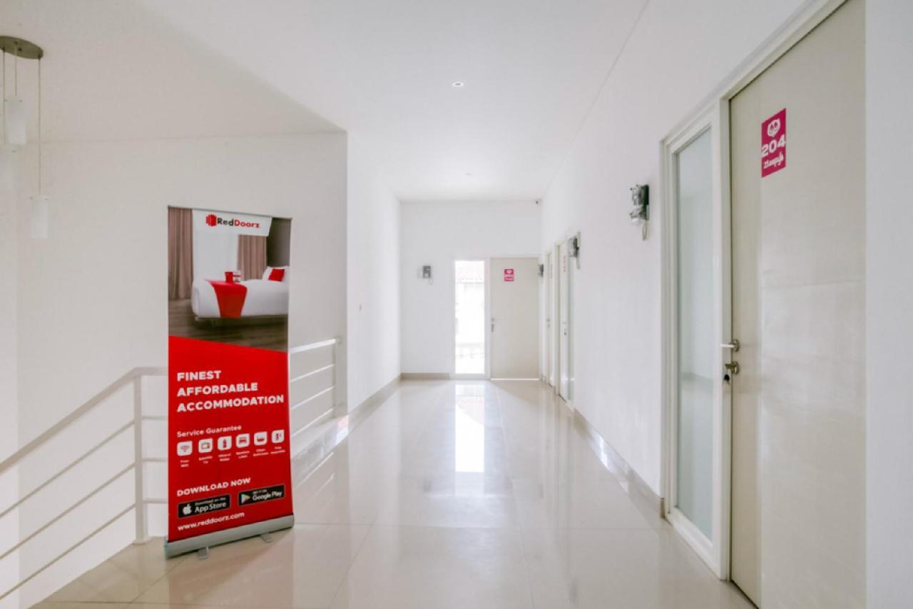 Hostel Reddoorz Syariah Near Lapangan Pancasila Simpang Lima Semarang Exterior foto